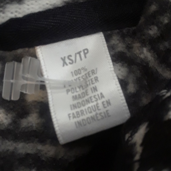 Black and White NWT Holiday Sweater XS - Picture 3 of 7